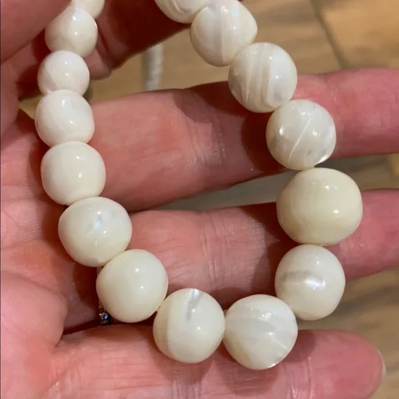 Vintage polished iridescent shell beads w silver tone screw clasp 16” necklace - Picture 4 of 4